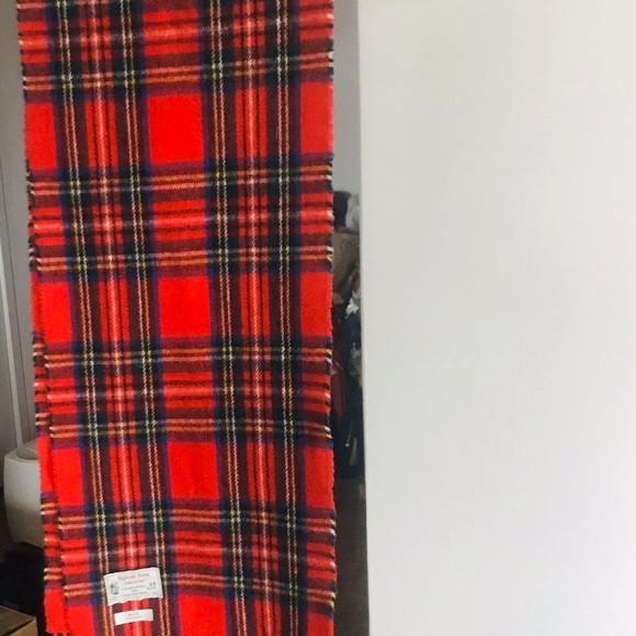 - Tartan Brushed 1O0% Lambs Wool Scarf with Fringe Authenic - Picture 3 of 3